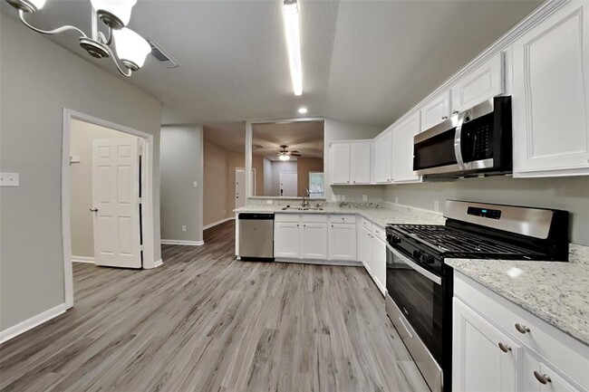 Building Photo - 21634 Falvel Lake Dr