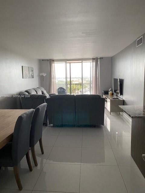 Building Photo - 2500 NE 135th St