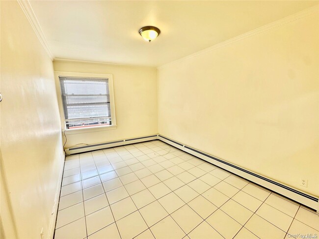 Building Photo - 918 Hempstead Turnpike