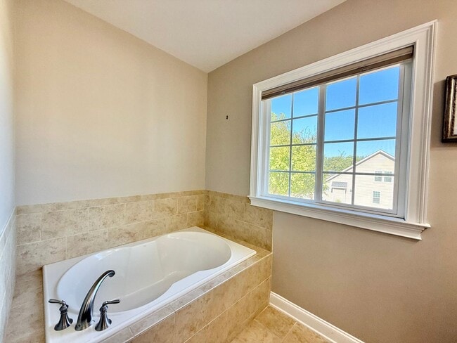 Building Photo - Luxurious 4BD, 3.5BA North Raleigh Home wi...