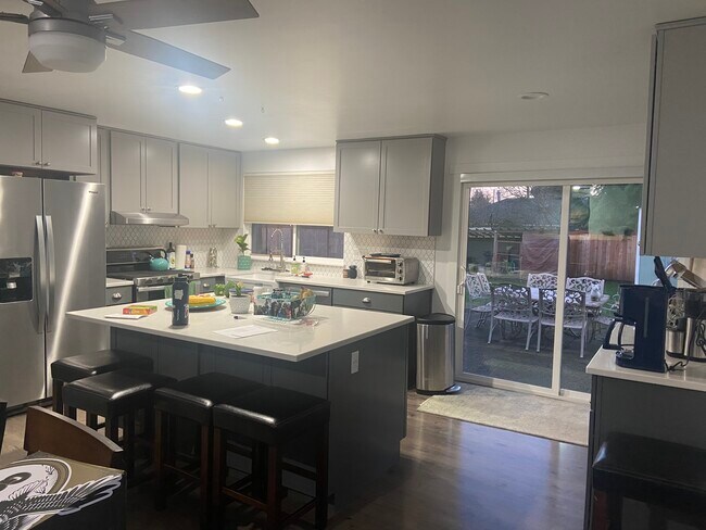 Kitchen - 11904 29th St NE