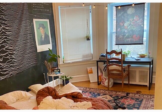 Building Photo - 329 Kedzie St