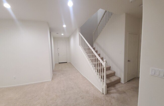 Building Photo - 655 Las Dunas St