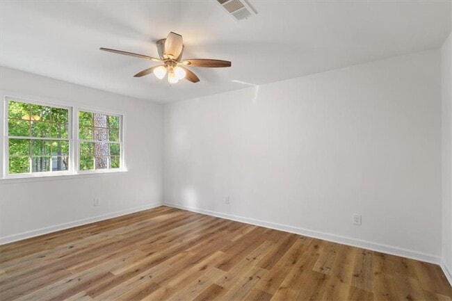 Building Photo - 1129 Pinehurst Rd