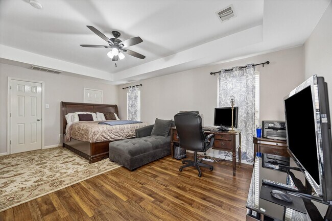 Building Photo - 21702 Cozy Hollow Ln