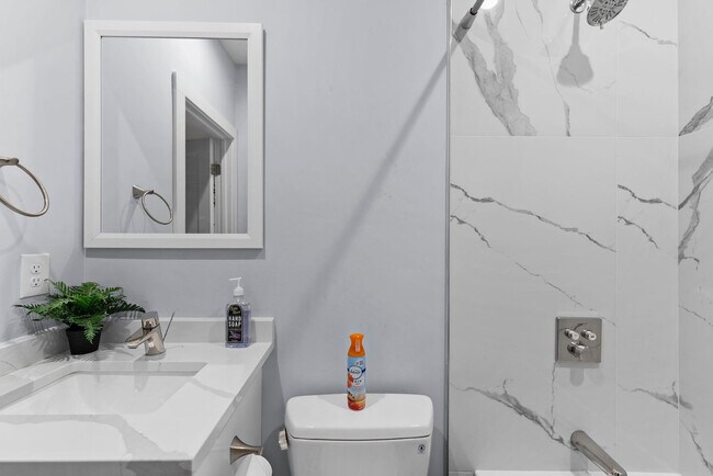 Building Photo - 1011 Bennington St