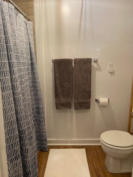 Building Photo - 1910 Donner St