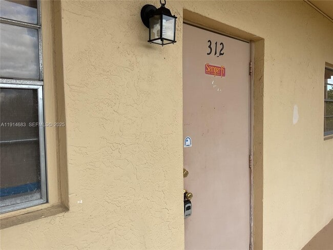 Building Photo - 301 Cambridge Rd