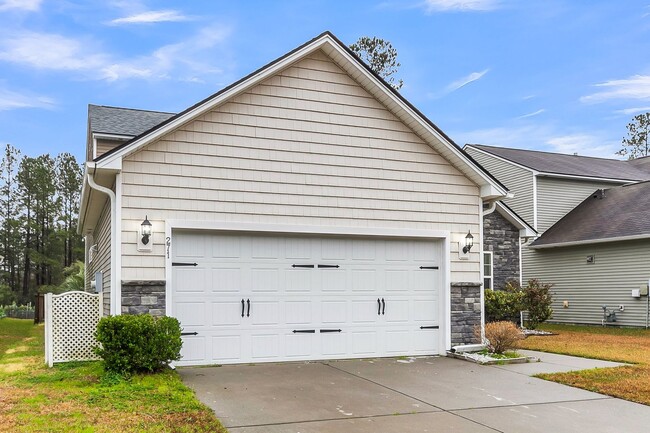 Building Photo - Bright and Spacious Home in Summerville!