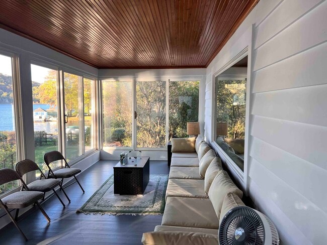 Building Photo - 83 Cedar Lake Rd E