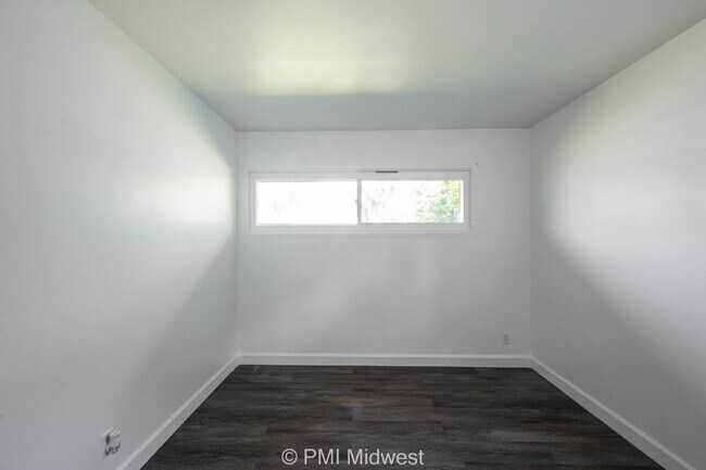 Building Photo - 4627 Karen Dr