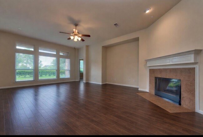 Building Photo - 6906 Patterson Dr