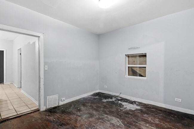 Building Photo - 6913 S Throop St