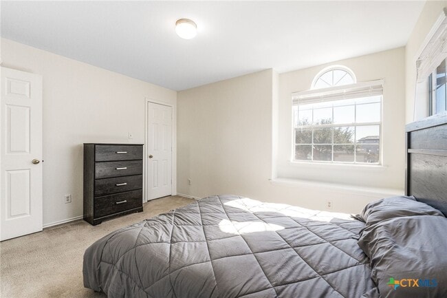 Building Photo - 4407 Golden Gate Dr