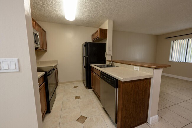 Building Photo - 1809 Meadows Cir W