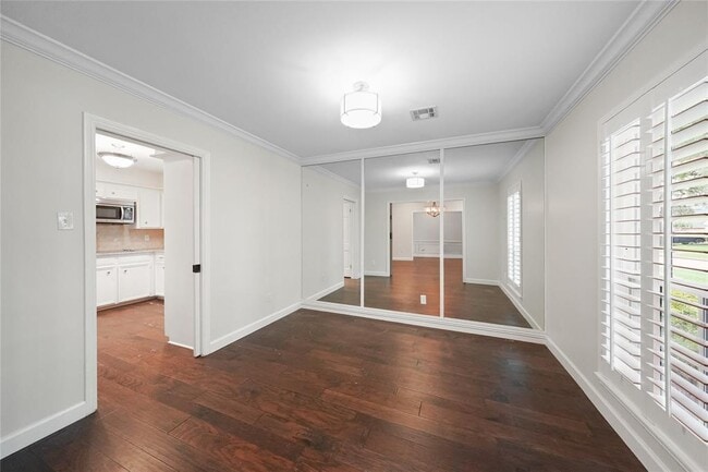 Building Photo - 12707 Trail Hollow Dr