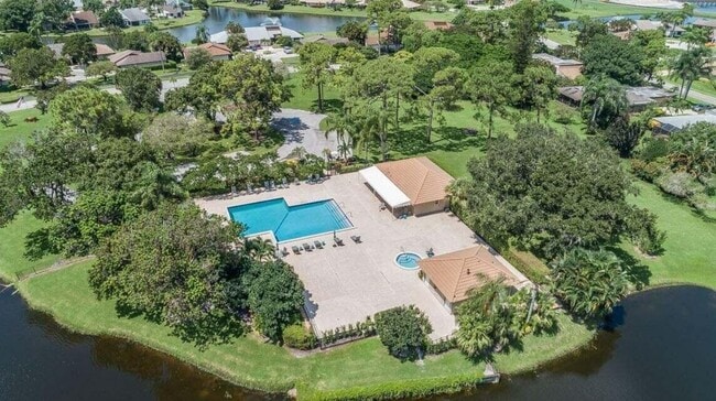 Building Photo - 13335 Cross Pointe Dr