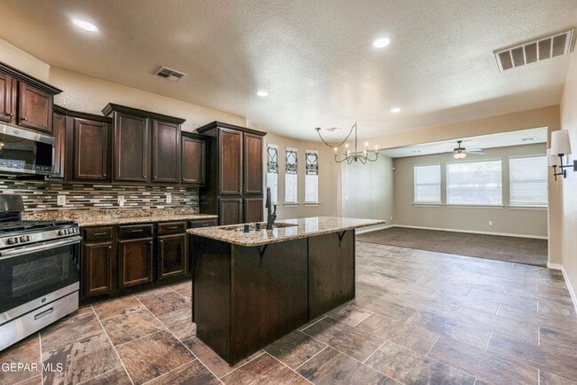 Building Photo - 5525 Valley Cedar Dr