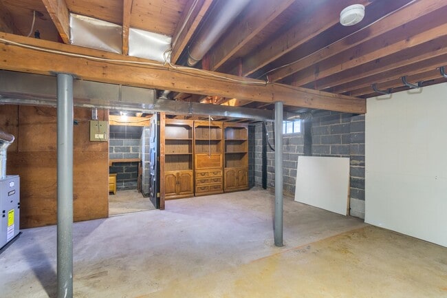 Building Photo - 26 James Ave
