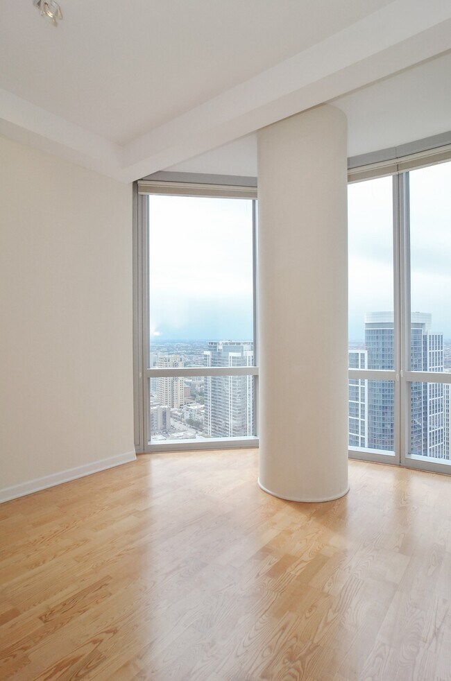 Building Photo - 1211 S Prairie Ave