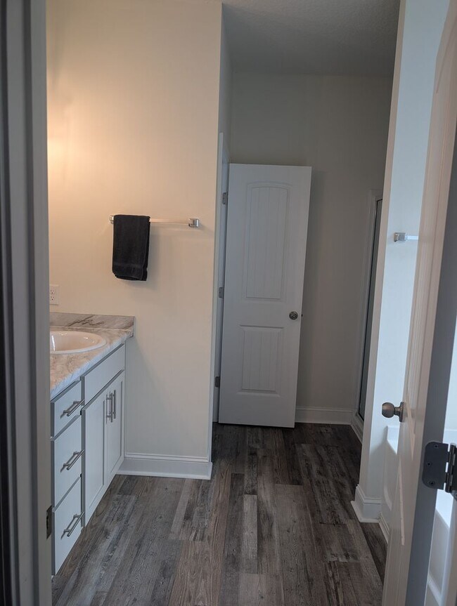 Building Photo - ? For Rent – Spacious 4 Bedroom, 2 Bathroo...