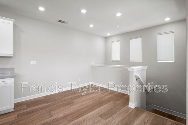 Building Photo - 10912 Jericho Way