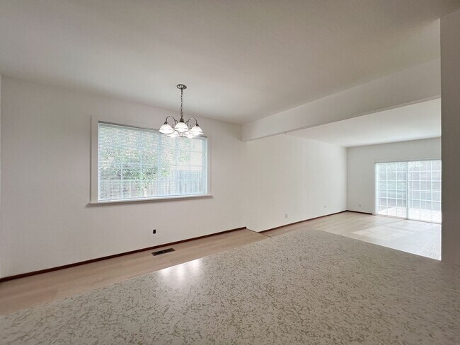 Building Photo - Charming Three Bedroom North Napa Home