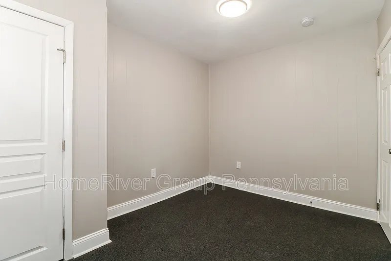 Building Photo - 2547 S Robinson St