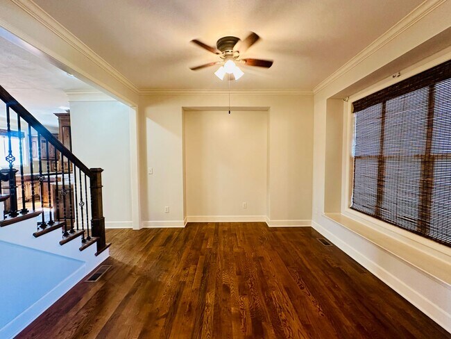 Building Photo - {20067} Custom Built Home in Woodland Mano...