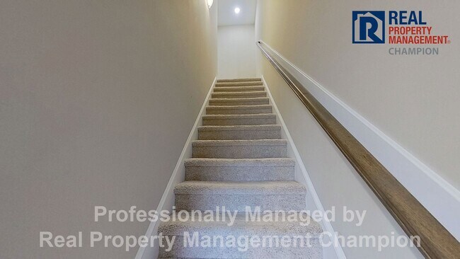 Building Photo - Like New Home with Open Layout and Spaciou...