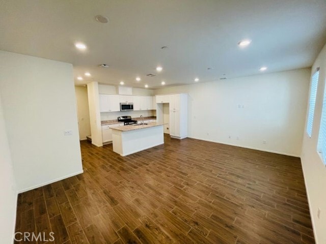 Building Photo - 30316 Town Square Dr
