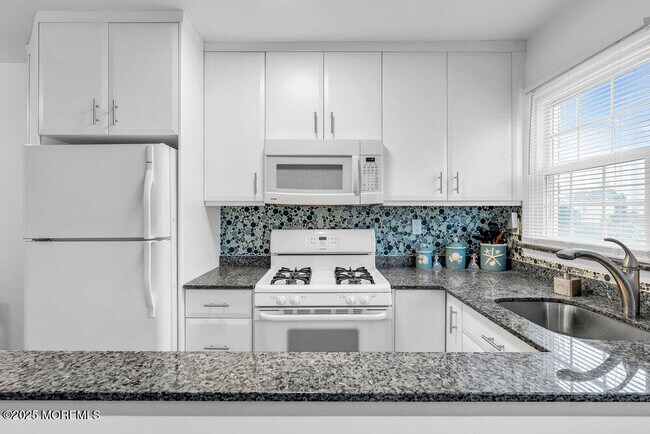 Building Photo - 1304 Ocean Ave N