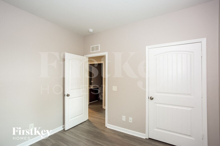 Building Photo - 161 Princess Ave SW