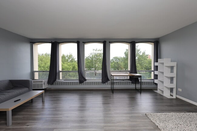 Building Photo - 1401 E 55th St