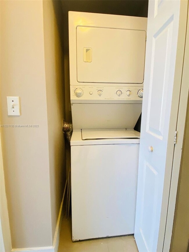 Building Photo - 2360 E Preserve Way