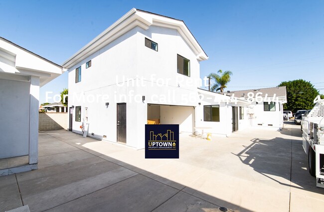 Building Photo - Townhome - 3 Bedrooms-2.5 Baths - Bellflower