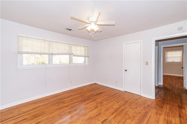 Building Photo - 207 Buchanan Terrace