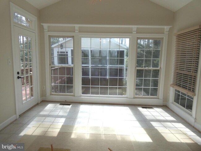Building Photo - 6422 Lake Meadow Dr