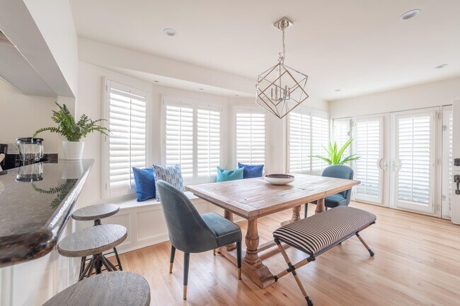 Building Photo - 204 30th St