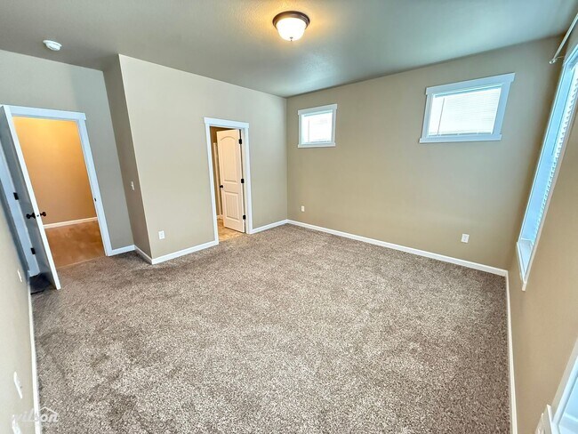 Building Photo - Modern 3-Bed Moxee Home with Huge Fenced Yard & Covered Patio