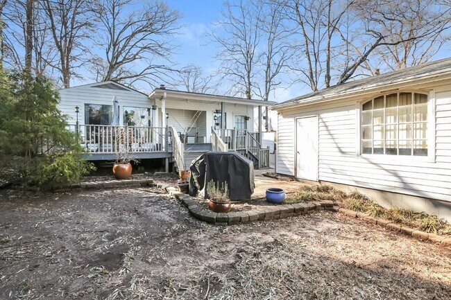 Building Photo - Charming 2 Bed/2 Bath Home in Greensboro, ...