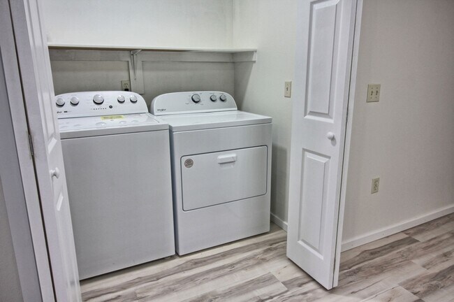 Building Photo - Updated and Renovated Ground Floor Condo f...