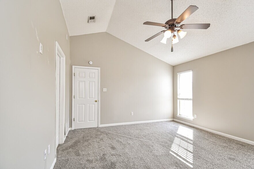 Building Photo - 2219 Baird Dr