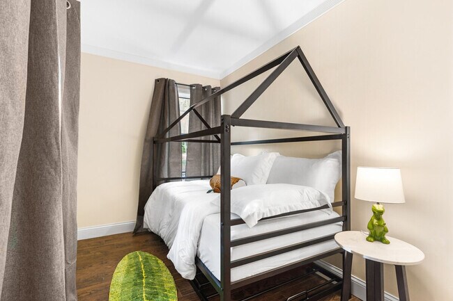 Building Photo - 303 Lang Rd