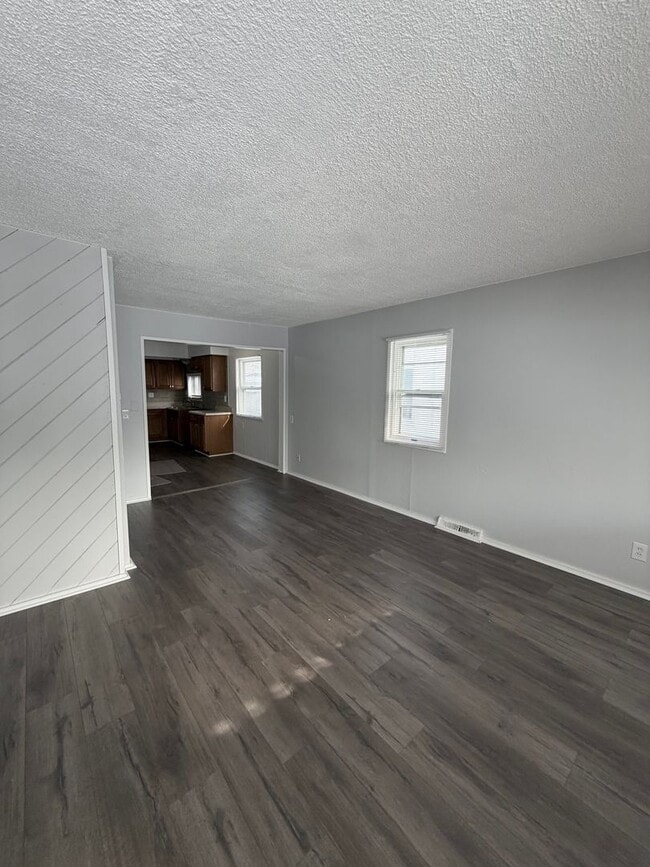 Building Photo - 3 Bedroom Ranch in Warren.