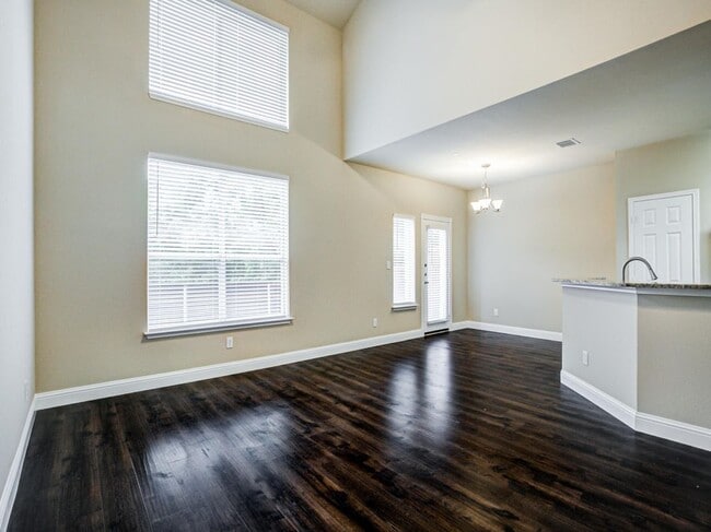 Building Photo - 4528 Sycamore Dr
