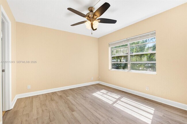 Building Photo - 1028 Twin Lakes Dr
