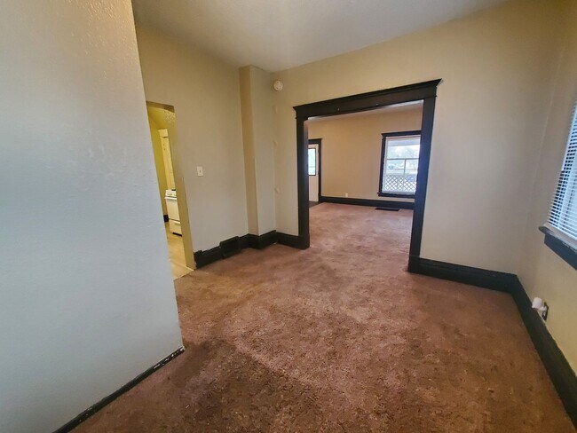 Building Photo - FOR RENT- 327 Webster- HUGE yard- pets ok!