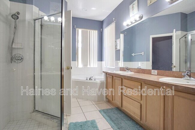 Building Photo - 546 Pineloch Dr