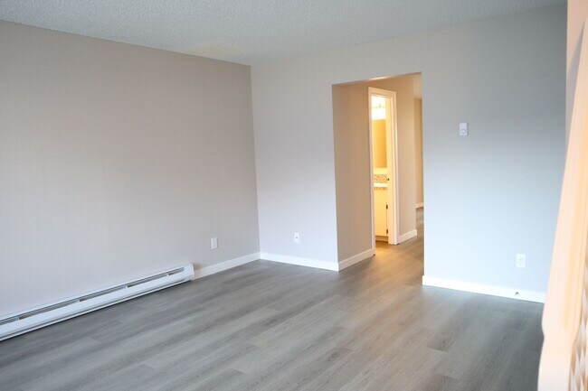 Building Photo - 600 SE 110th Ave